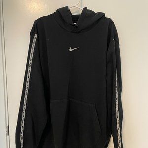 Nike Sportswear Center Swoosh - Mens Large